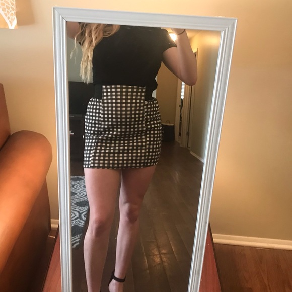 Checkered BooHoo Mini Skirt - Picture 2 of 6